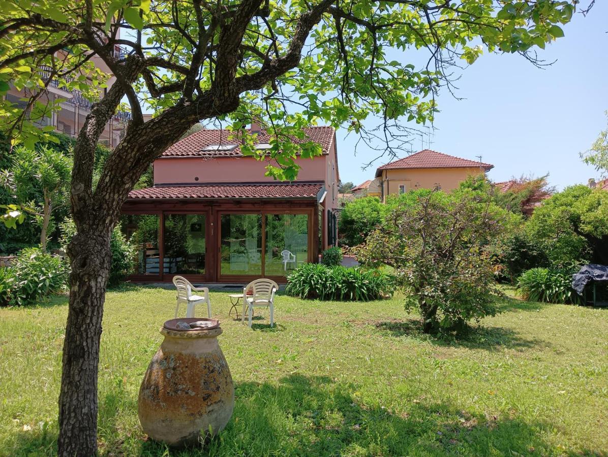 Villetta Con Giardino A Due Passi Dal Mare Imperia Dış mekan fotoğraf